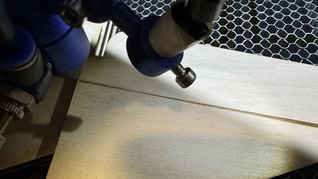 Line engraving with focus point analysis, showing the transition from wide to narrow and back to wide for determining the optimal laser focus.

