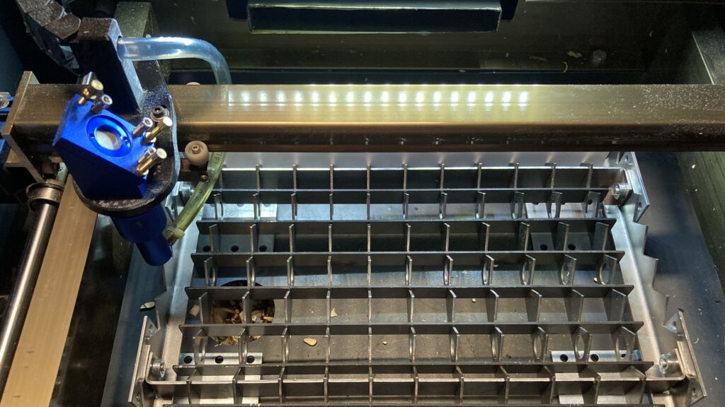 K40 Cloudray Laserkopf mit AirAssist Anschluss 